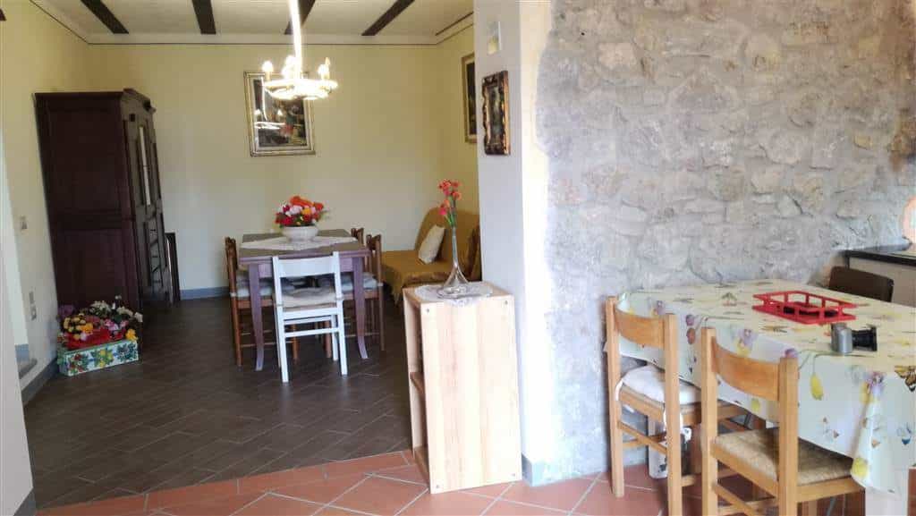 rumah dalam Molazzana, Toscana 10899233