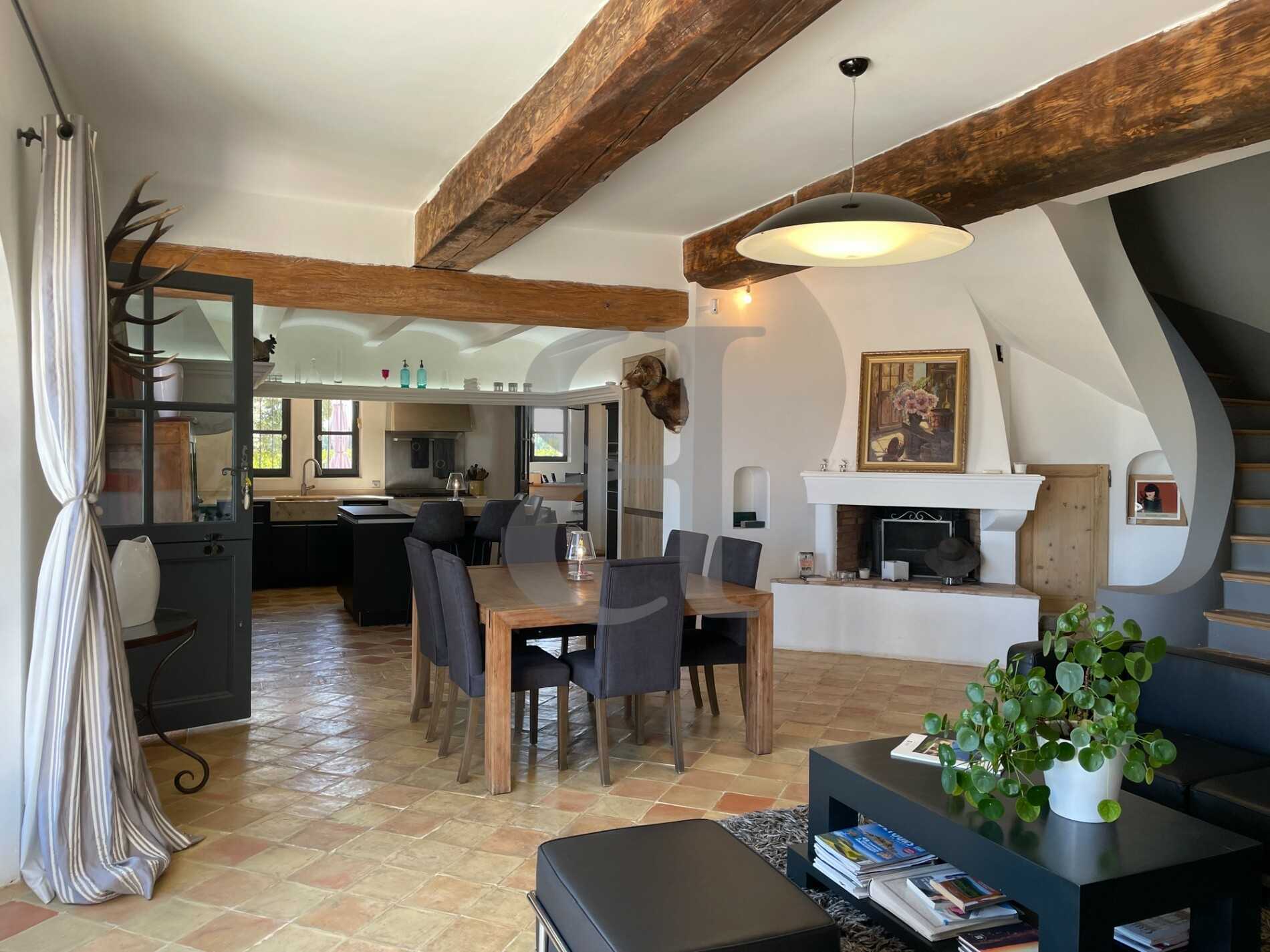 Casa nel Sainte-Cécile-les-Vignes, Provence-Alpes-Côte d'Azur 10899904