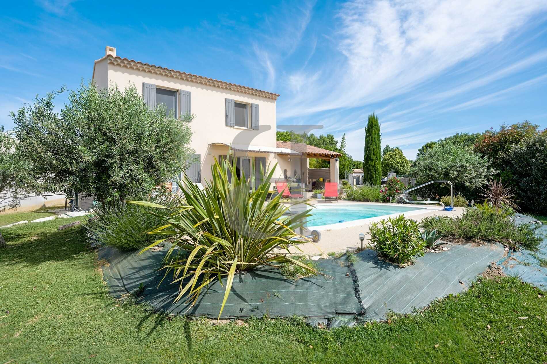 Hus i Pernes-les-Fontaines, Provence-Alpes-Cote d'Azur 10899907