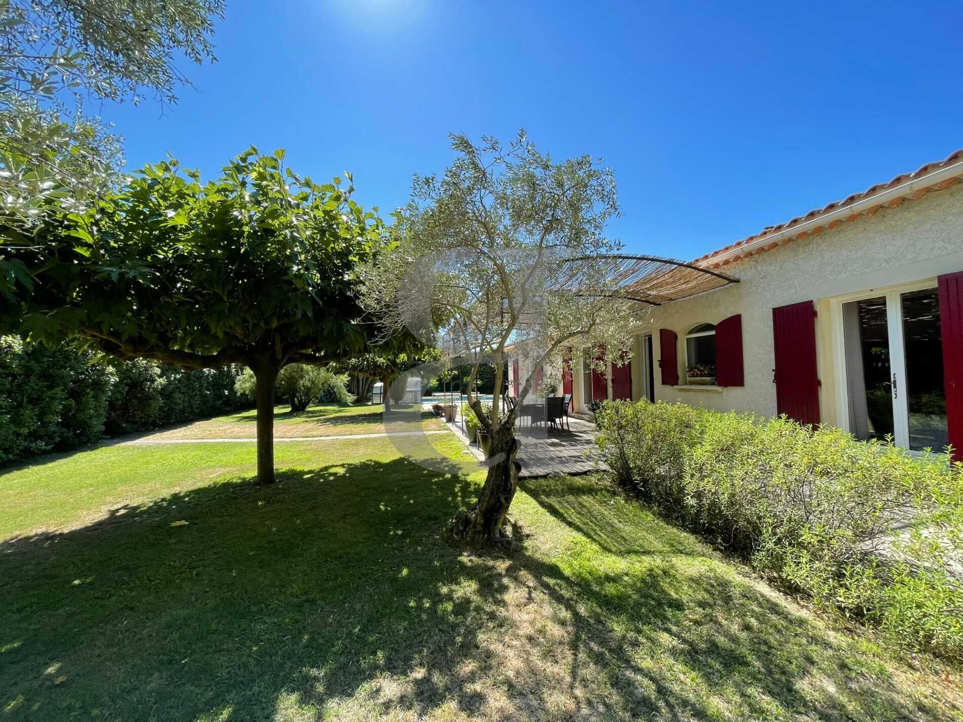 House in Verquieres, Provence-Alpes-Cote d'Azur 10899917