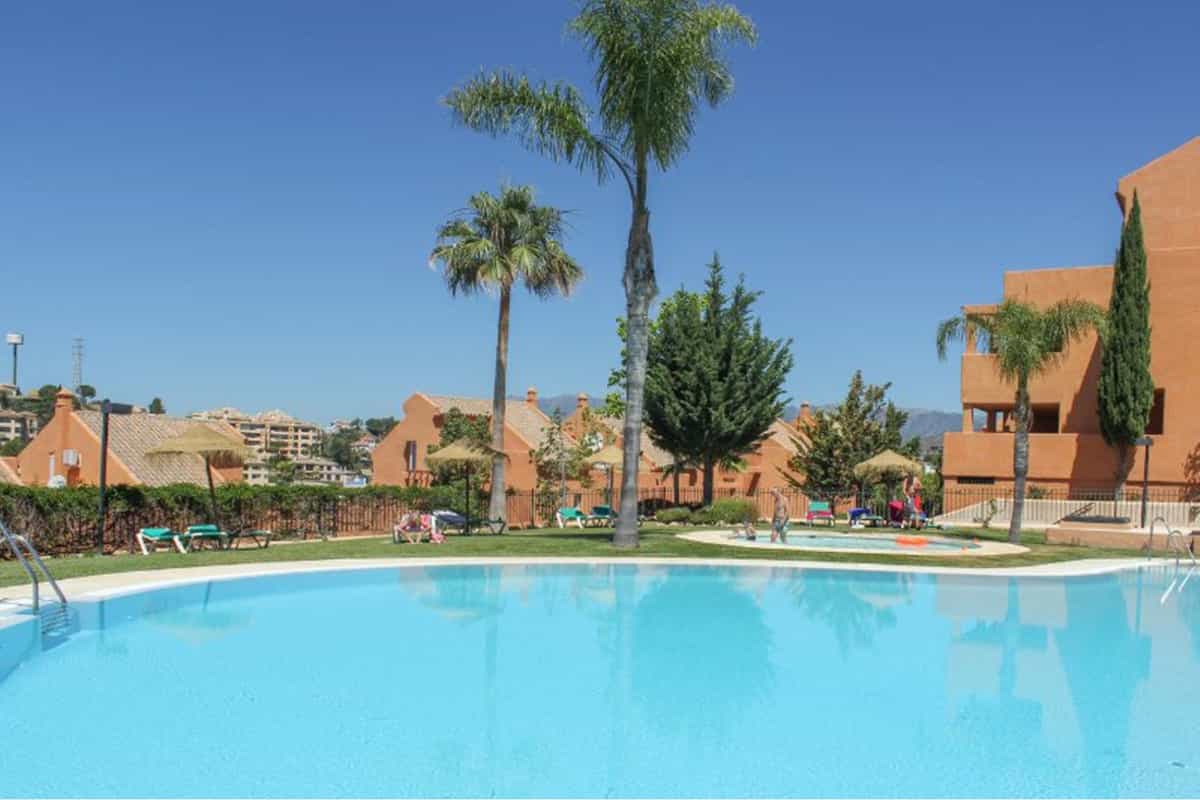 Condominium in Ojen, Andalusië 10899975