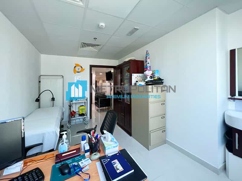 사무실 에 Dubai, Dubai 10900019