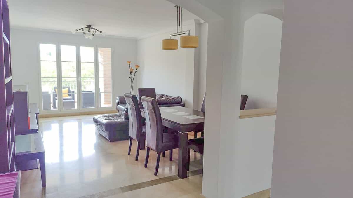 Condominium in Benahavis, Andalusia 10900555