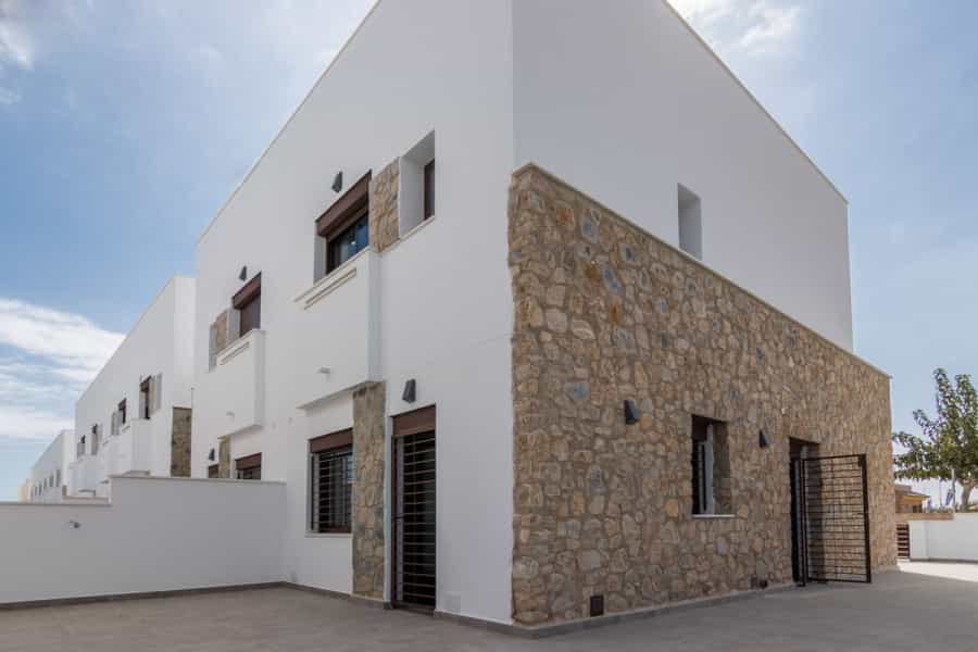 House in Pilar de la Horadada, Valencian Community 10901219