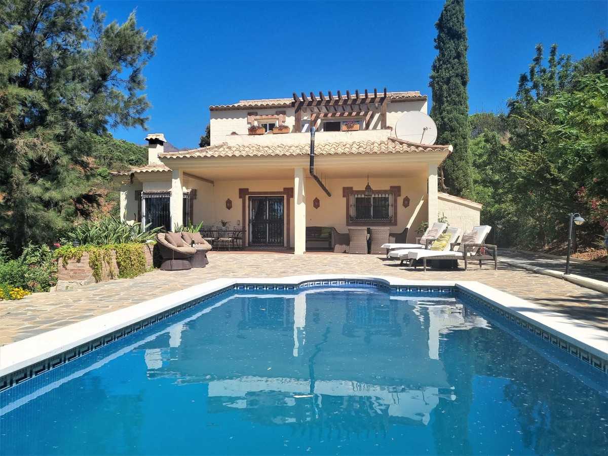 rumah dalam Estepona, Andalusia 10901706