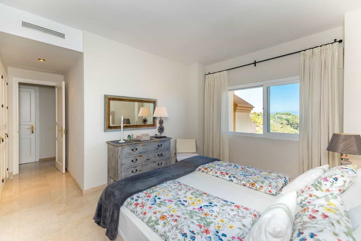 Condominium in Marbella, Andalucía 10901767