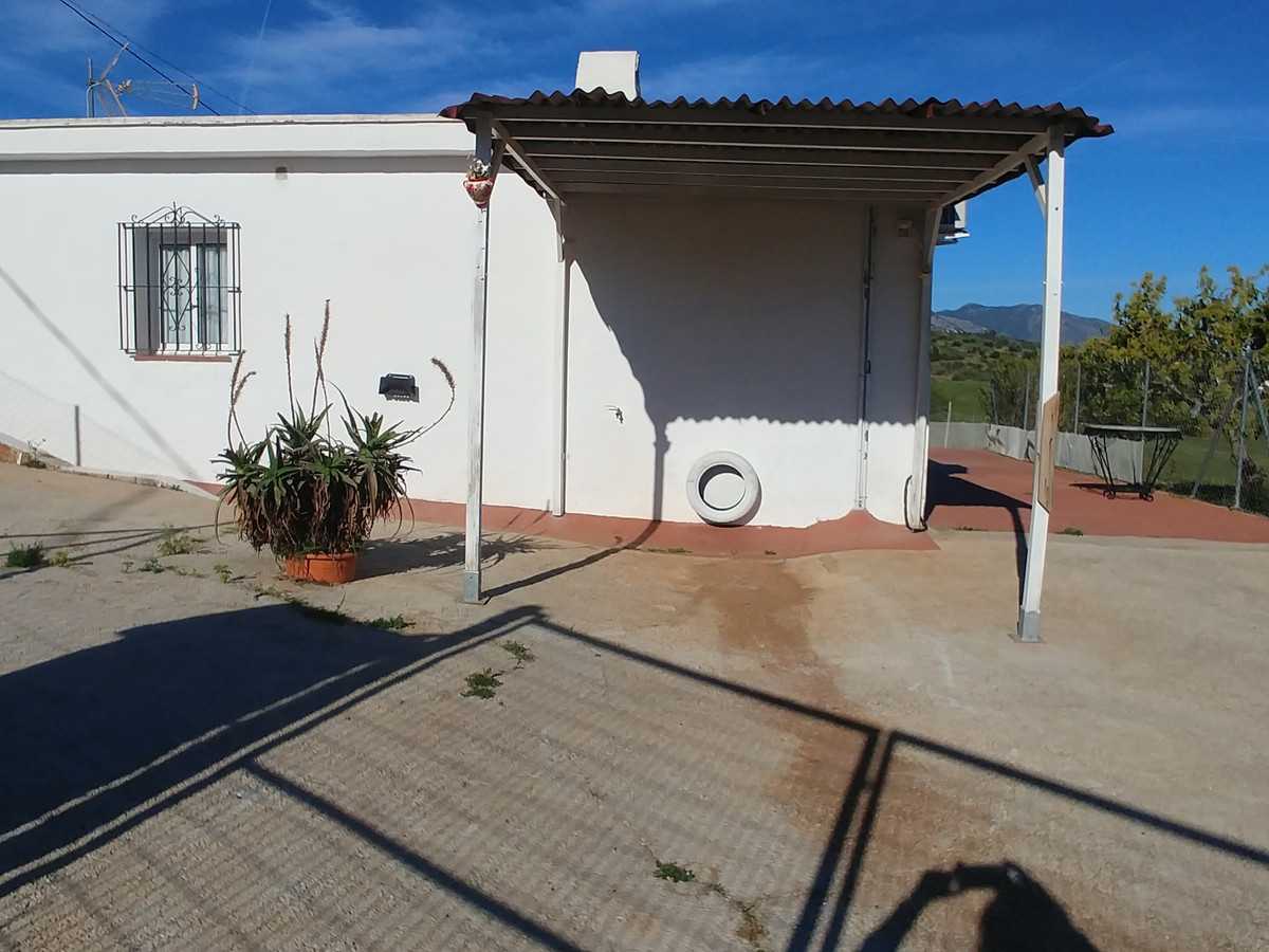 House in Alhaurin el Grande, Andalusia 10901792