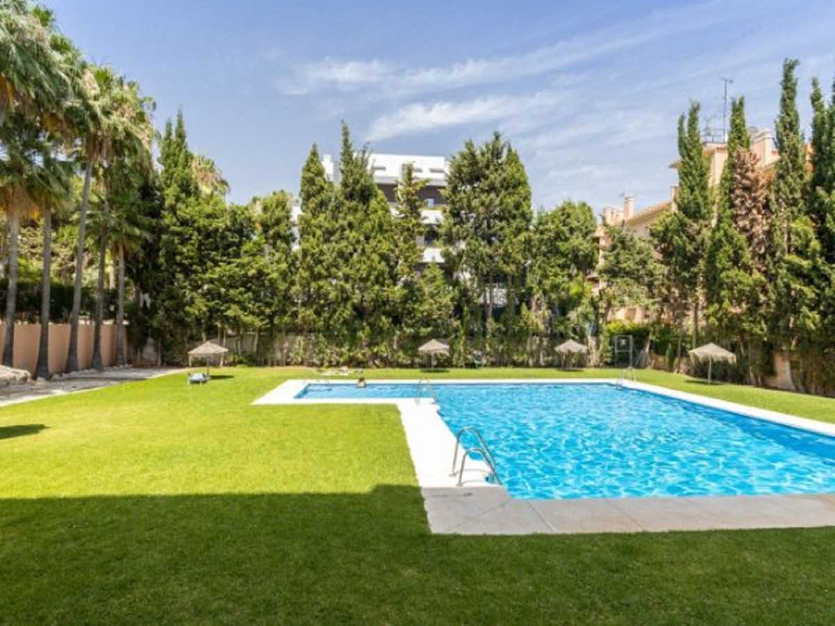 Condominium in Marbella, Andalusia 10902022