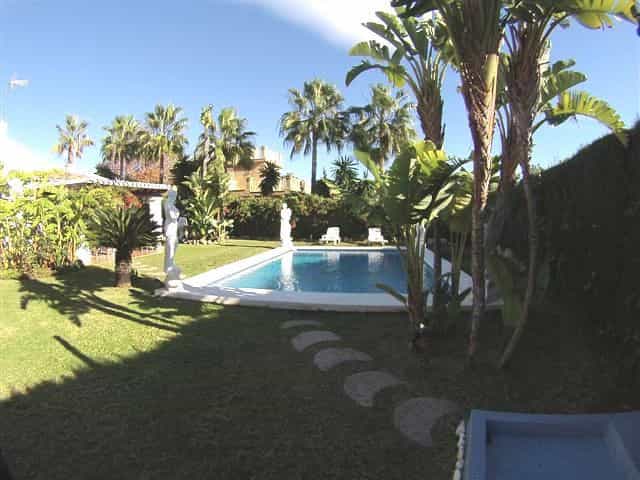 Rumah di Marbella, Andalusia 10902296