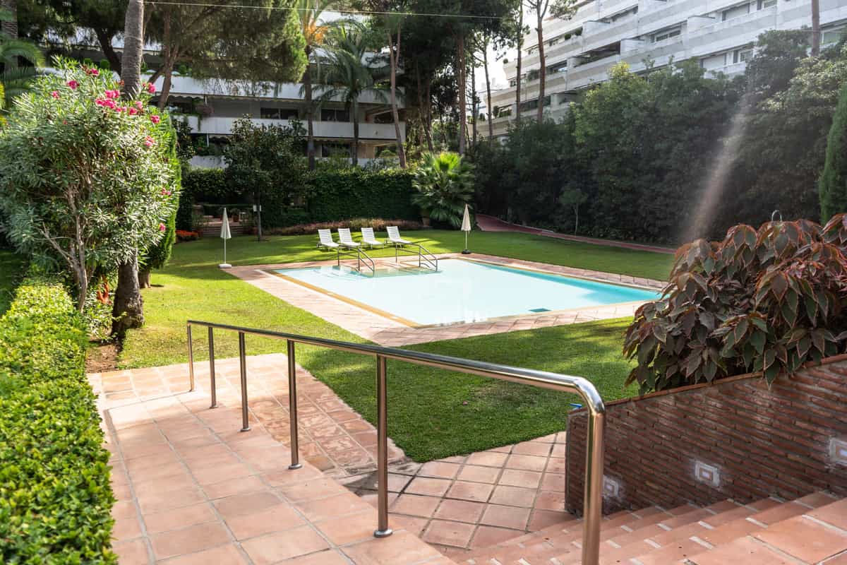 Condominium in Marbella, Andalusië 10902752