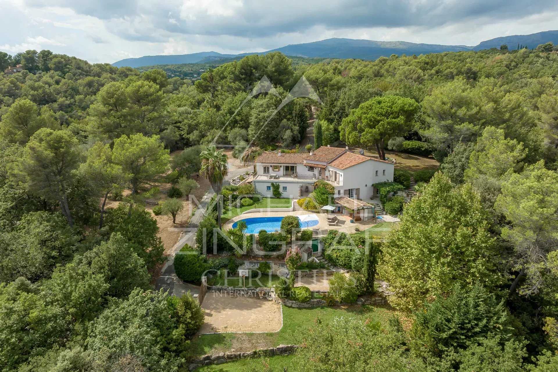 House in Roquefort-les-Pins, Alpes-Maritimes 10902902