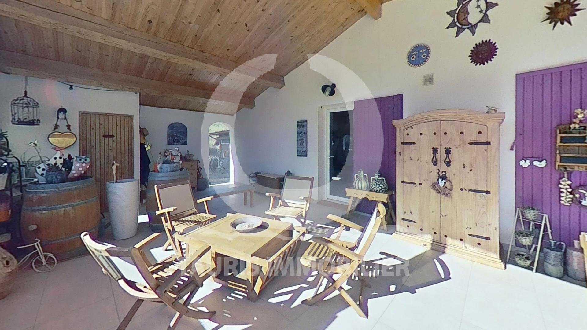 بيت في Saint-Zacharie, Provence-Alpes-Cote d'Azur 10903020