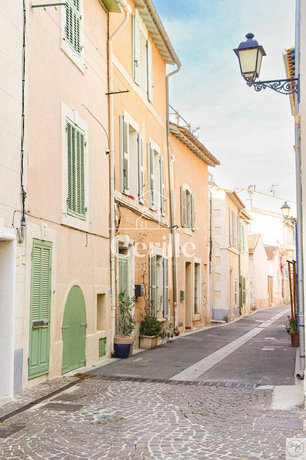 Flere huse i Martigues, Provence-Alpes-Cote d'Azur 10903152