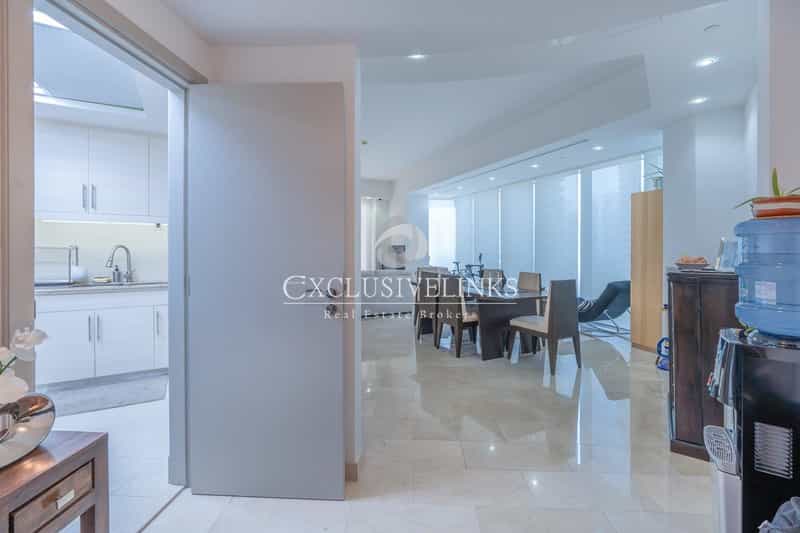 Condominium in Dubai, Dubai 10903278