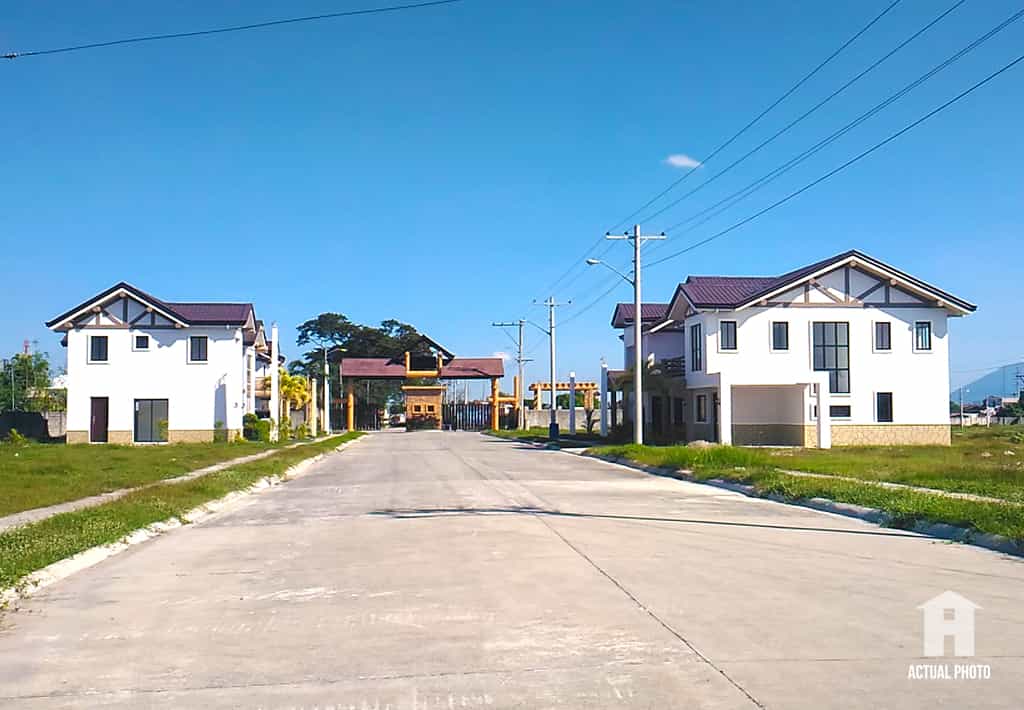 Кілька будинків в Valenzuela, MacArthur Highway 10904697