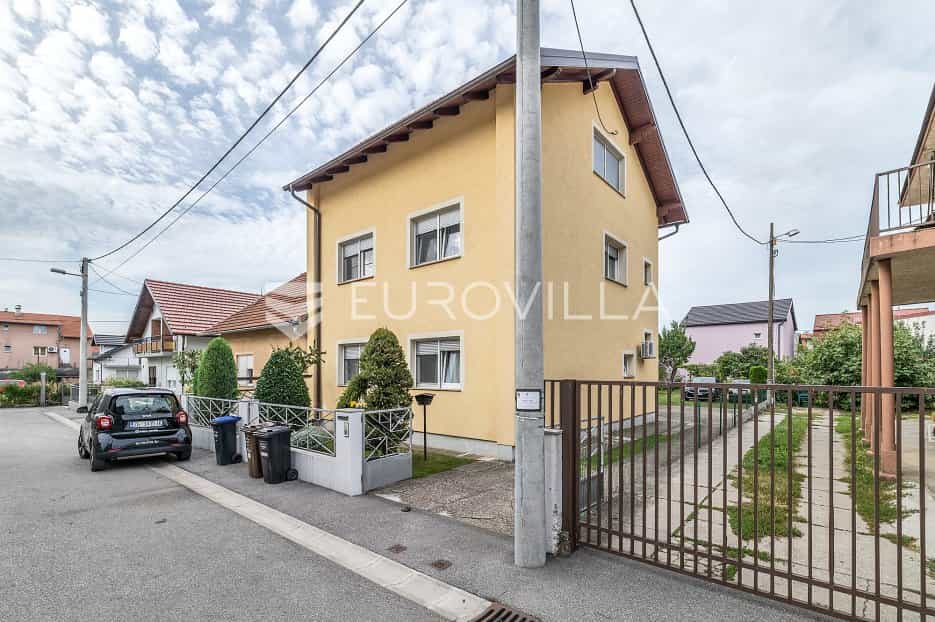 House in Zagreb,  10905124