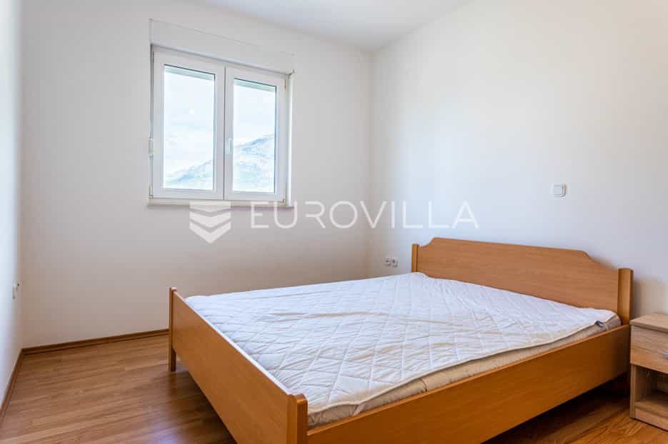 Condominium in Krvavica, Splitsko-dalmatinska županija 10905203
