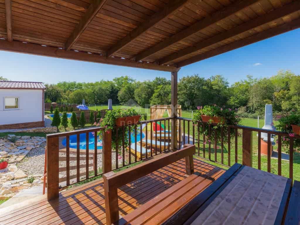 casa en Tinjan, Istria County 10905318