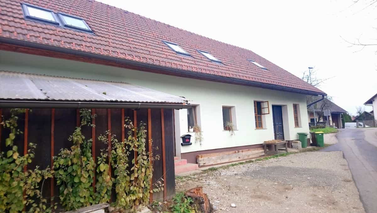 Rumah di Zbilje, Kranj 10905346