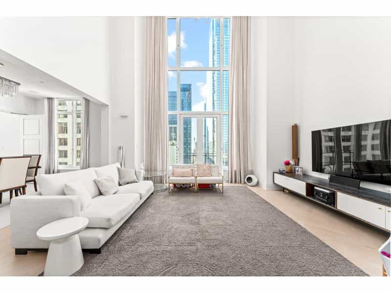 Condominium in New York, New York 10905517