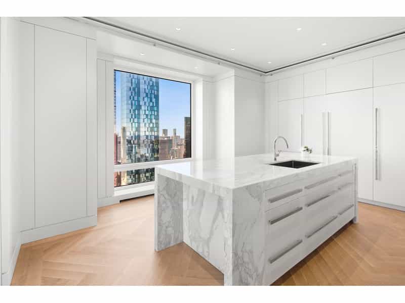 Condominium in New York, New York 10905930