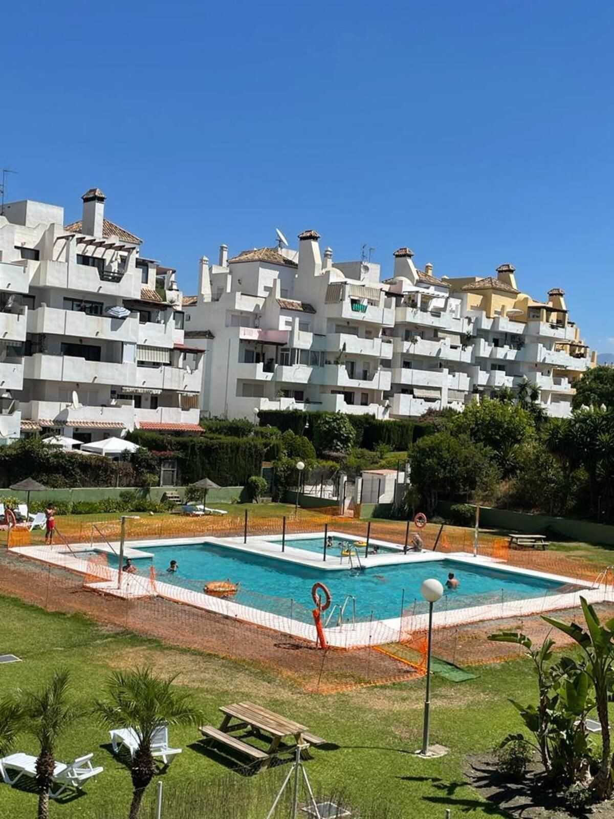 Condominium in Estepona, Andalusia 10905982