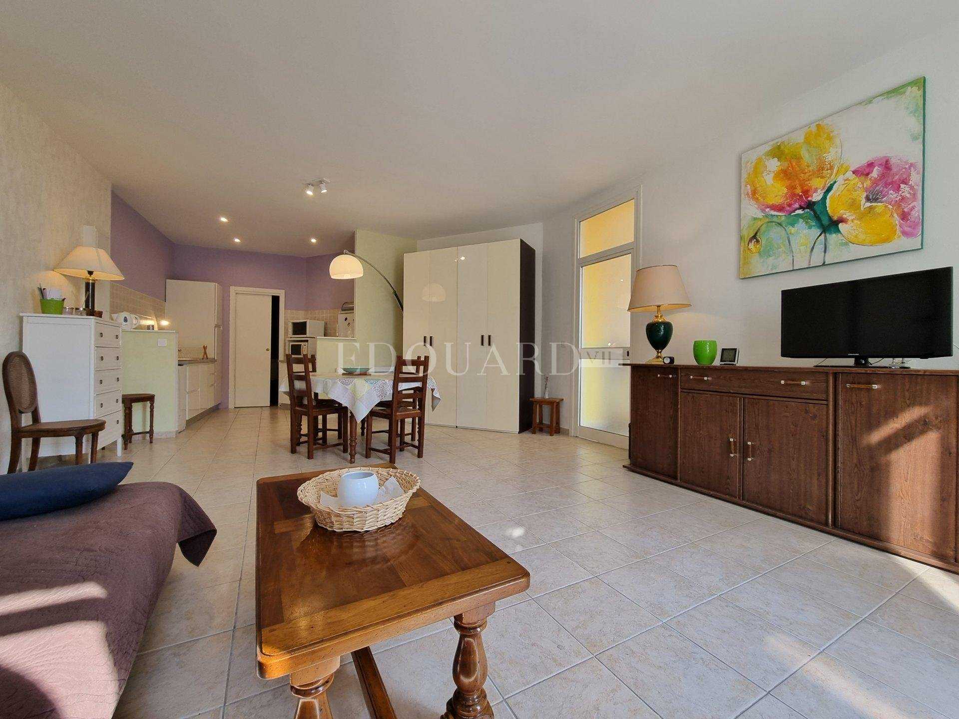 Condominium in Menton, Provence-Alpes-Cote d'Azur 10906085