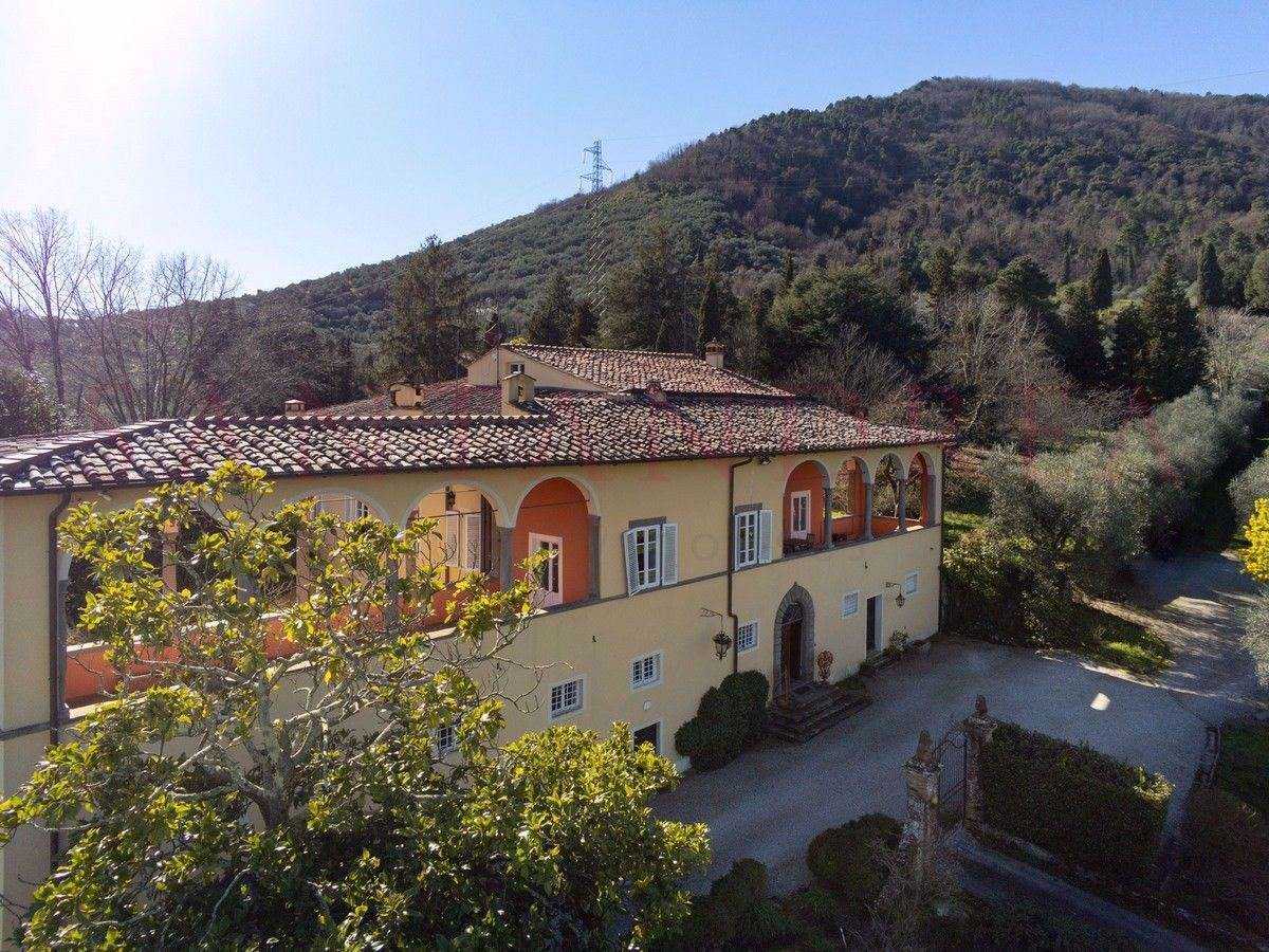 Rumah di Fabbriche di Vallico, Toskana 10906700