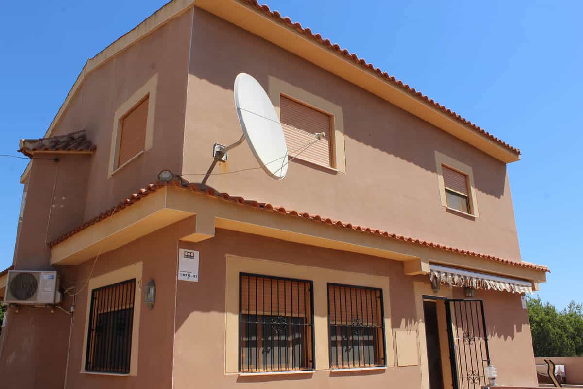House in Pilar de la Horadada, Comunidad Valenciana 10910871
