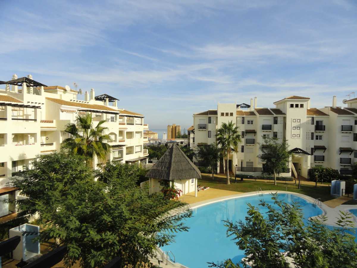 Condominium in La Duquesa, Andalucía 10911857