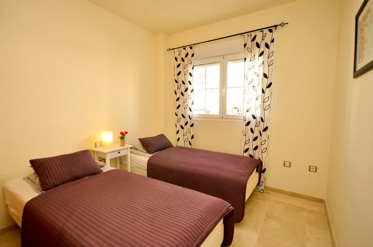 公寓 在 La Duquesa, Andalucía 10911857