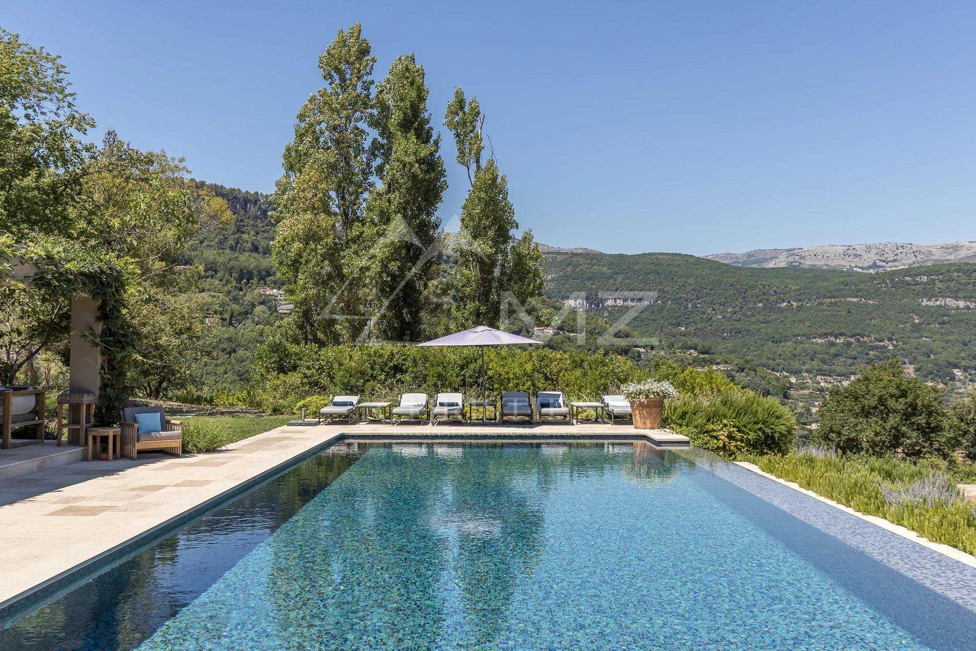 Casa nel Chateauneuf-Grasse, Provenza-Alpi-Costa Azzurra 10915423
