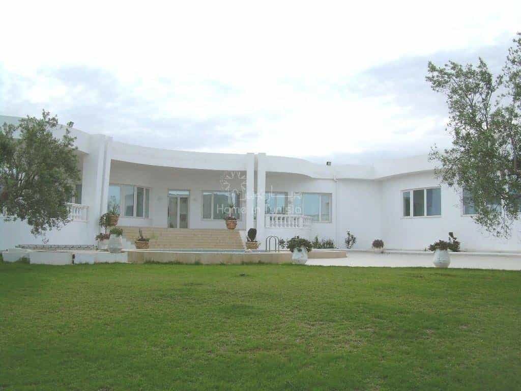 Talo sisään El Haj Mohammed Zarrouch, Sousse 10915550