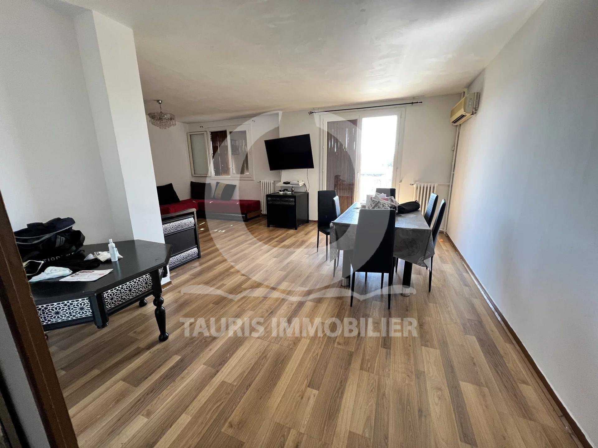 Condominium in Sainte-Marthe, Provence-Alpes-Cote d'Azur 10915712