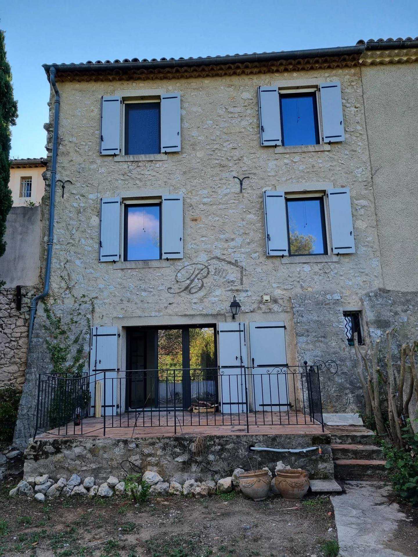 casa en La Bastide-des-Jourdans, Provenza-Alpes-Costa Azul 10915747