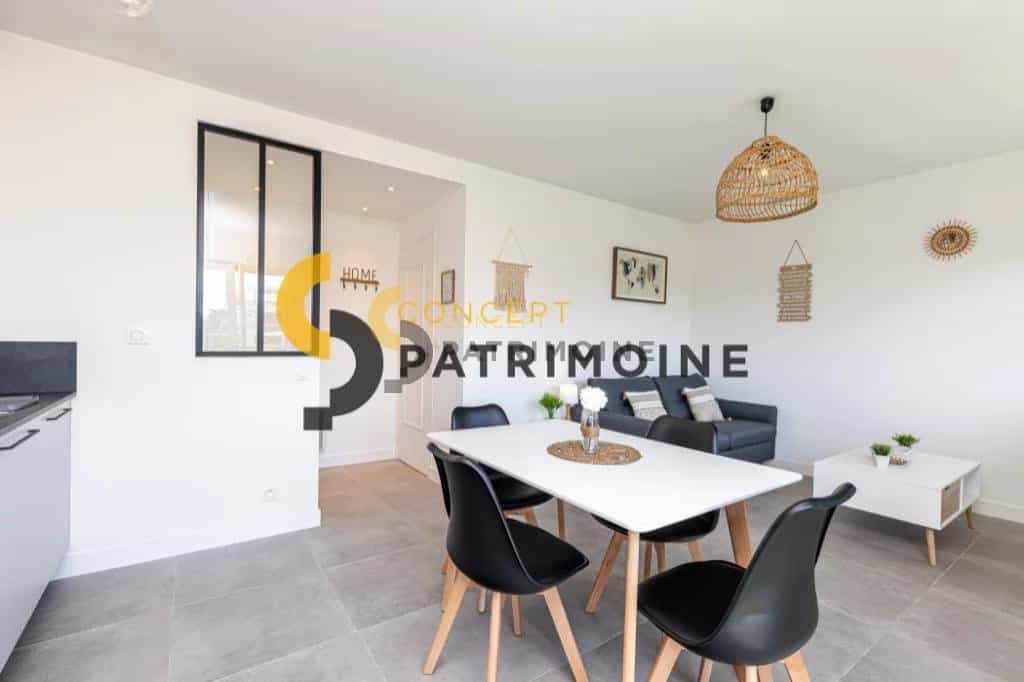 Condominium in Juan-les-Pins, Provence-Alpes-Cote d'Azur 10915789