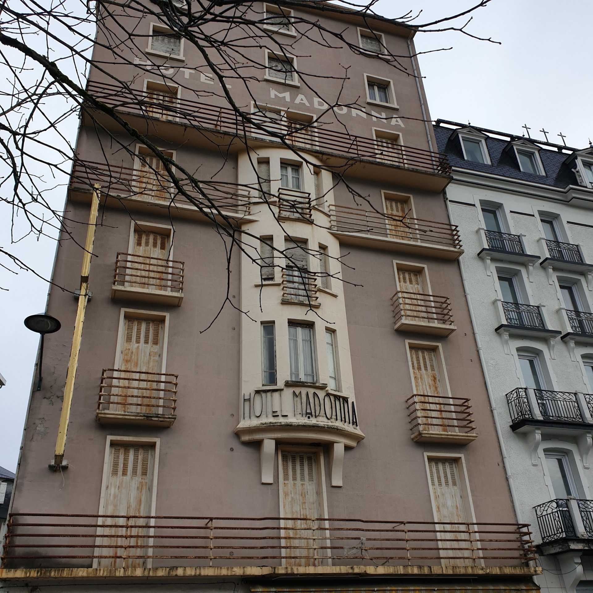 Condominium in Lourdes, Occitanie 10915802