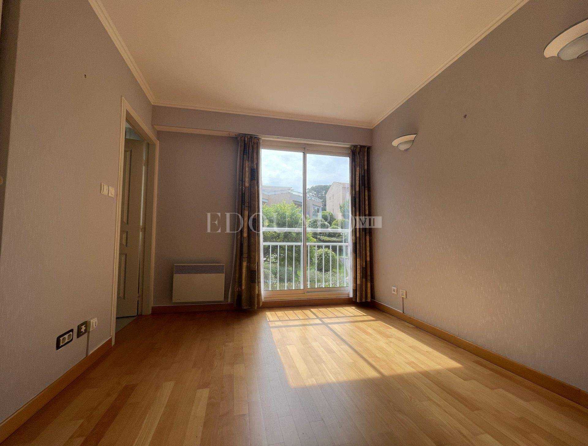 公寓 在 Roquebrune-Cap-Martin, Alpes-Maritimes 10915832