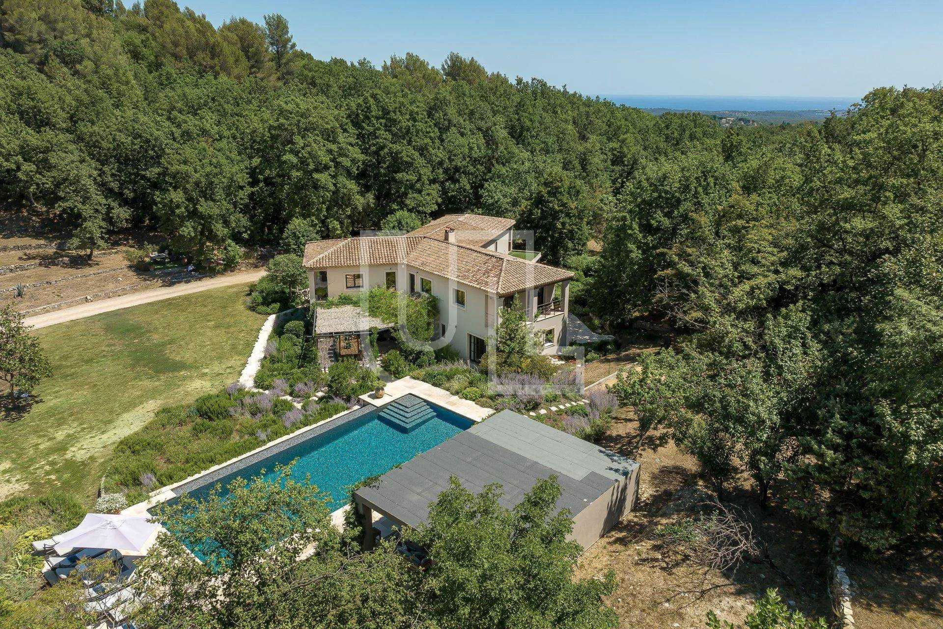 Huis in Chateauneuf-Grasse, Provence-Alpes-Côte d'Azur 10916407