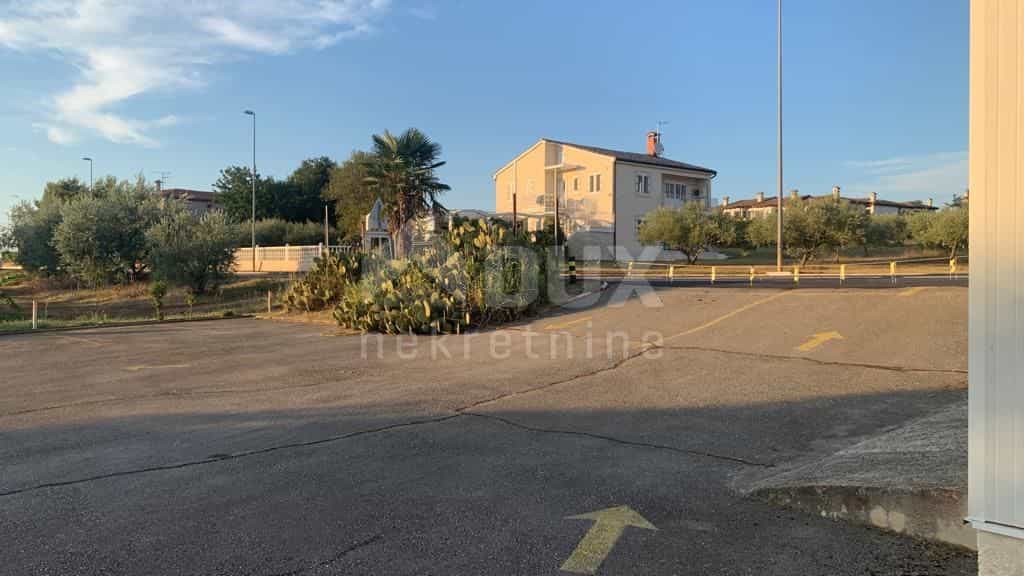 Residential in Tar, Istria County 10916509