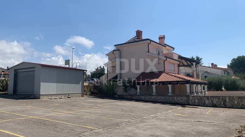 Residential in Tar, Istria County 10916509
