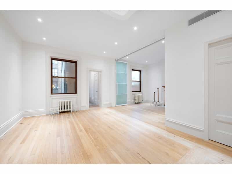 Condominium in Manhattan, New York 10916549