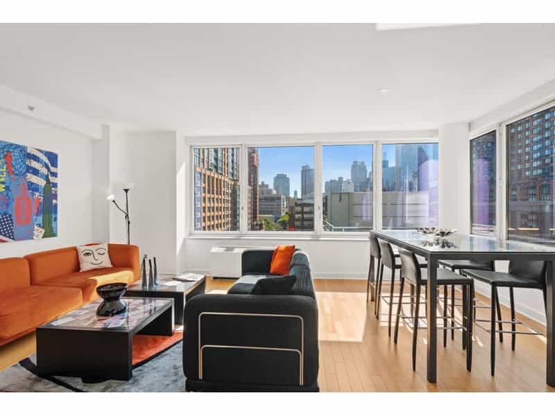Condominium in New York, New York 10916553