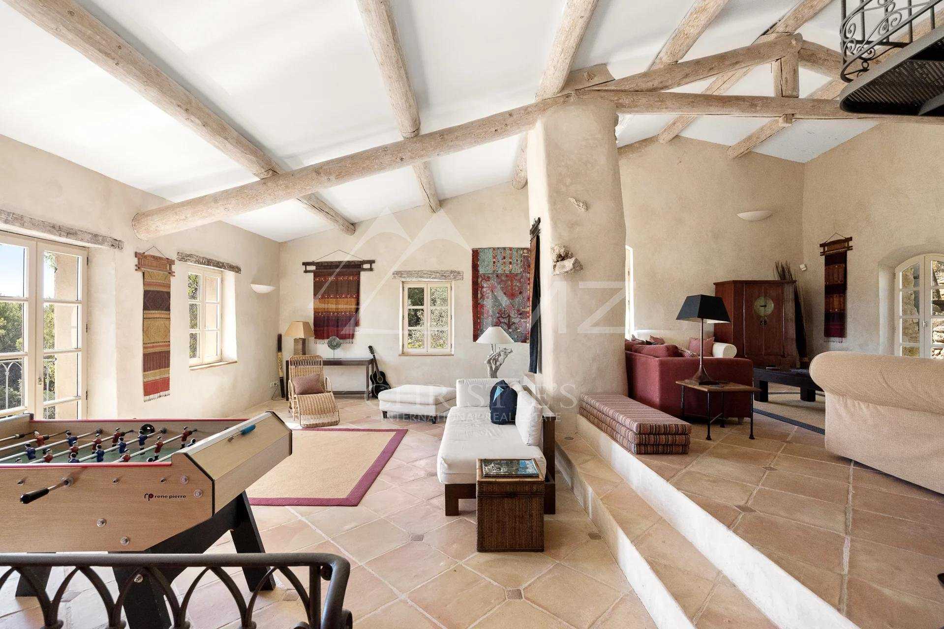 rumah dalam Callas, Provence-Alpes-Cote d'Azur 10919030