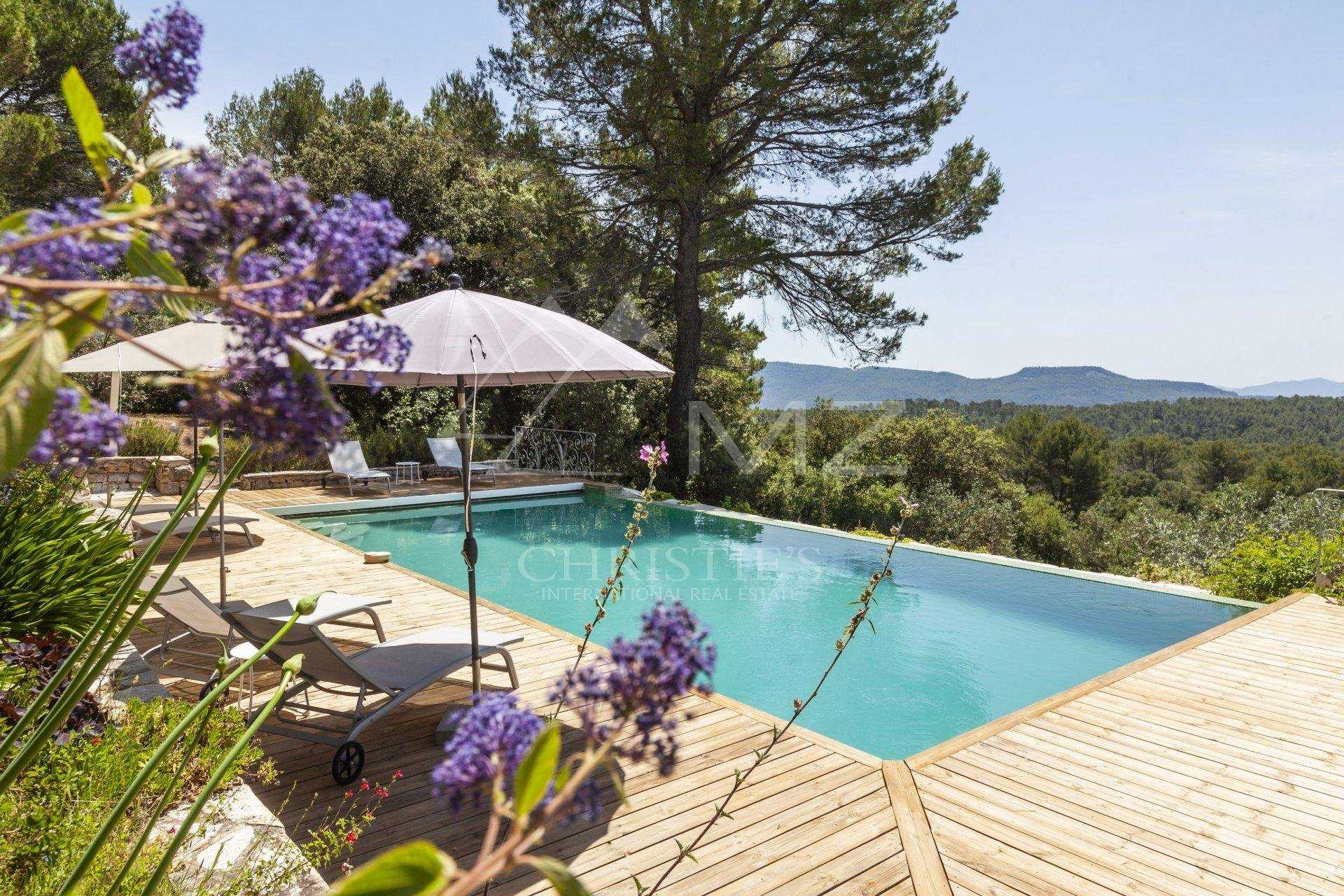 σπίτι σε Callas, Provence-Alpes-Cote d'Azur 10919030