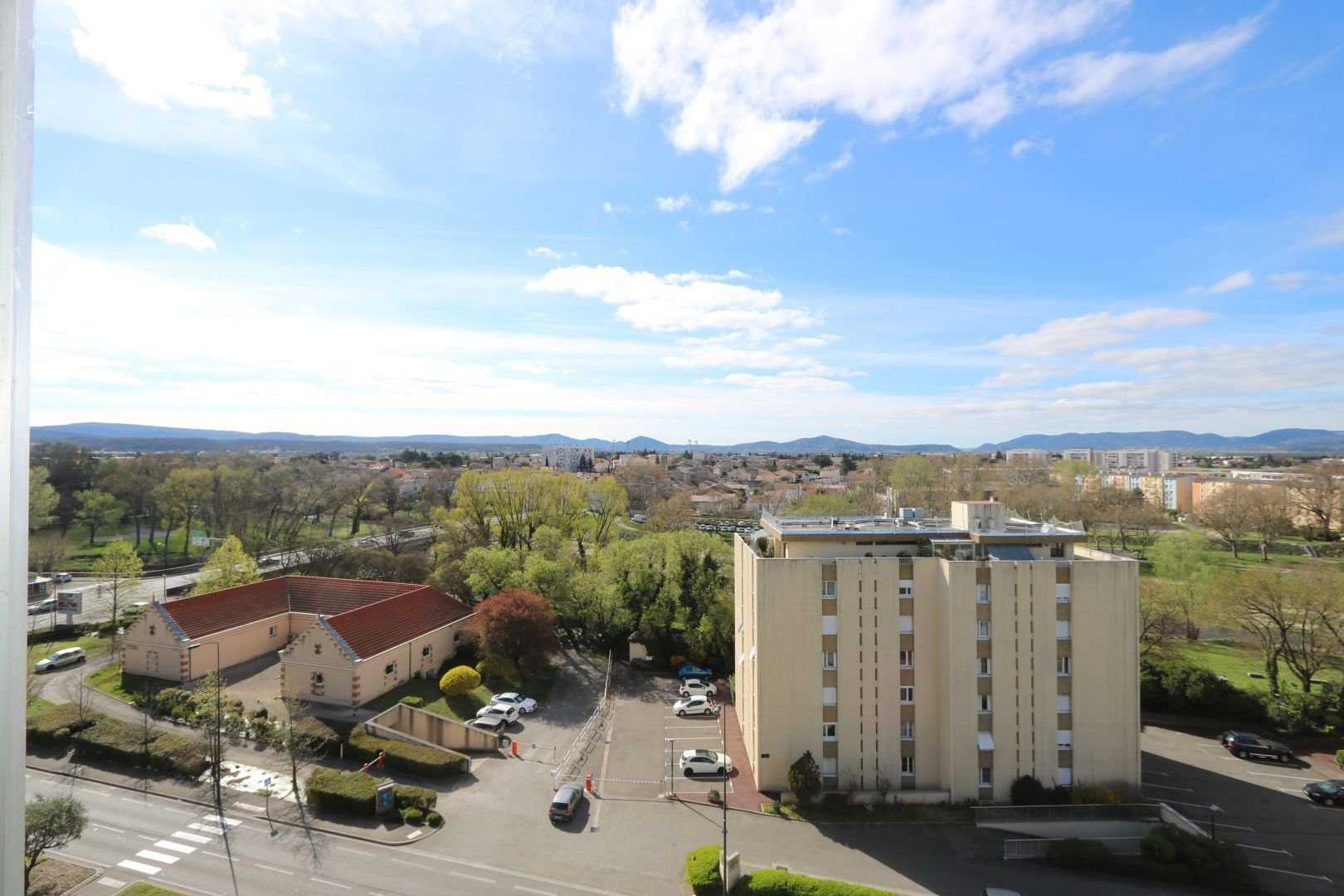 Condominium in Montelimar, Auvergne-Rhone-Alpes 10919052