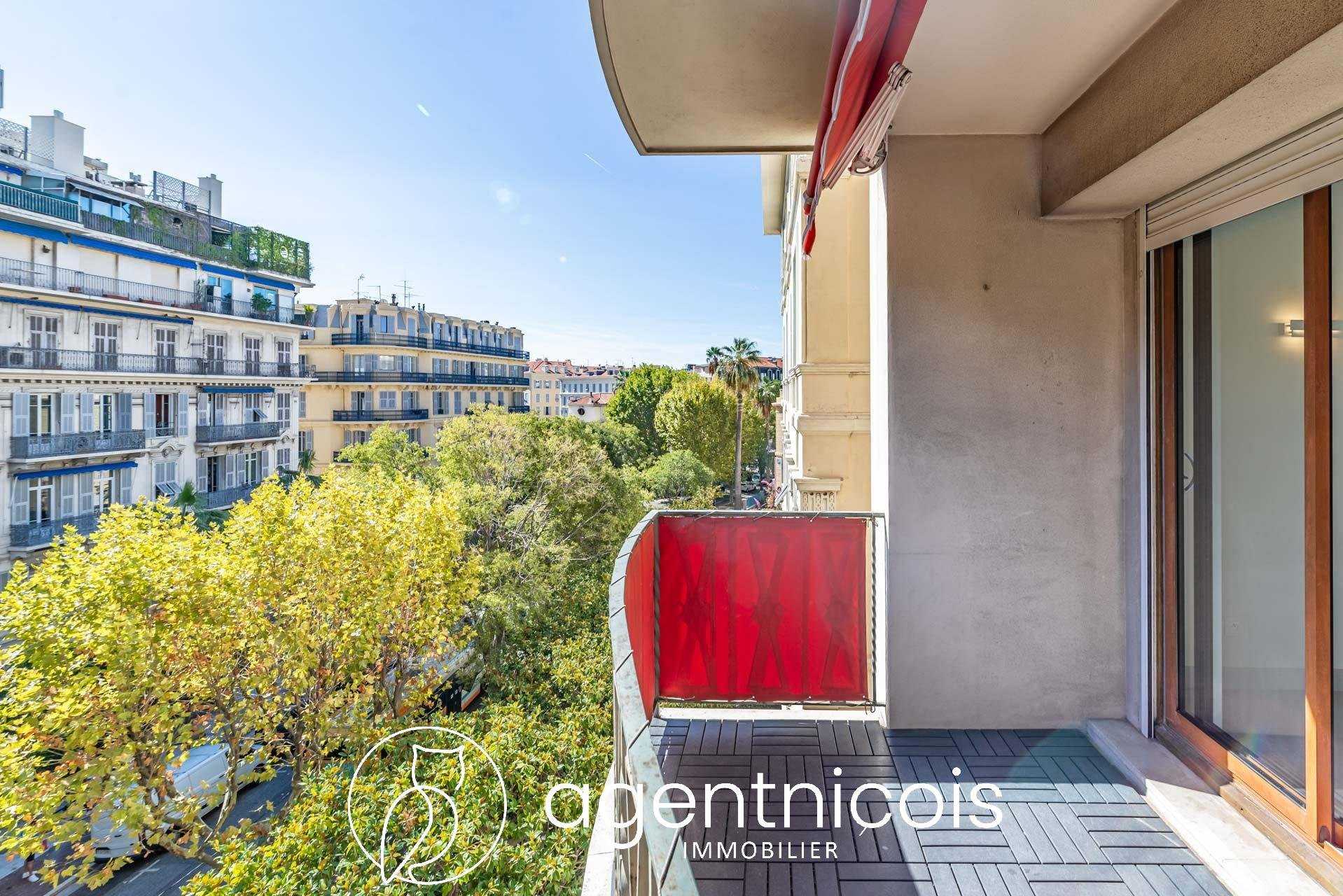 Condominium in Nice, Provence-Alpes-Cote d'Azur 10919078