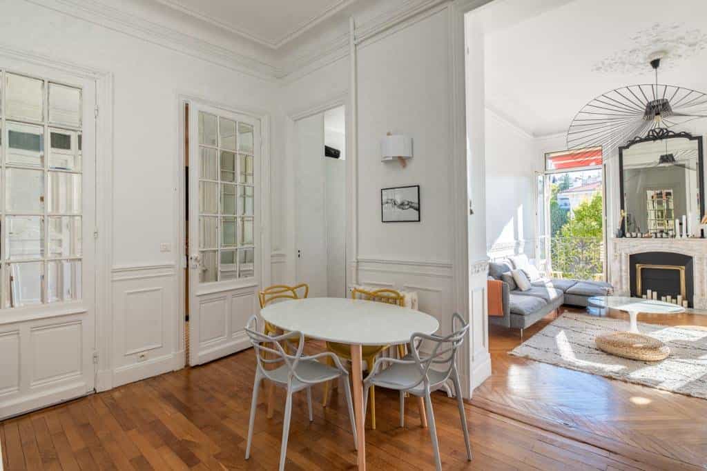 Condominium in Nice, Provence-Alpes-Cote d'Azur 10919083