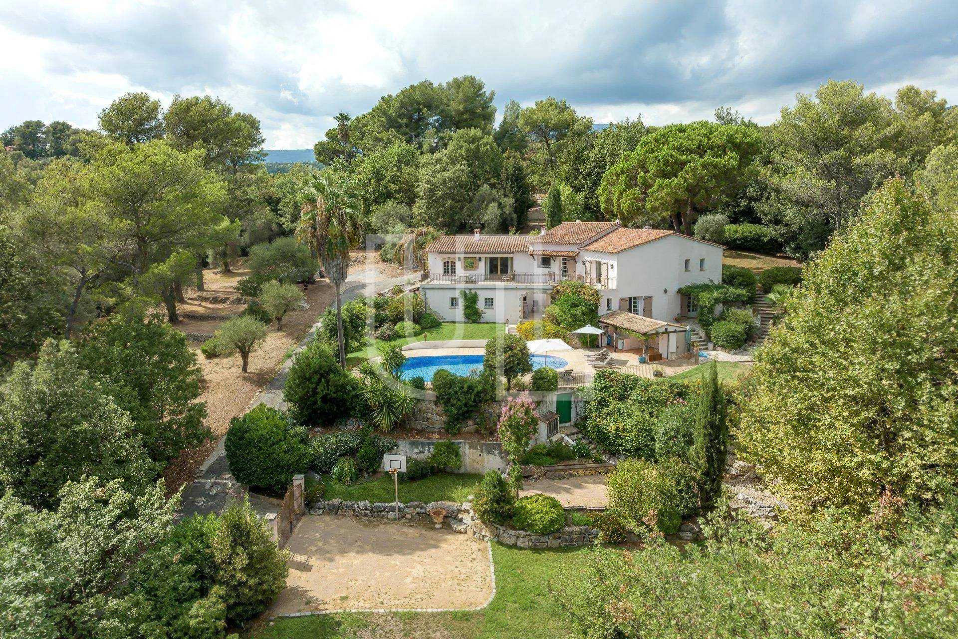 Hus i Roquefort-les-Pins, Provence-Alpes-Côte d'Azur 10919213
