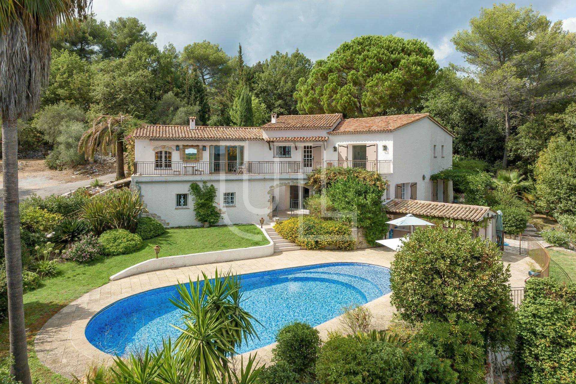 Talo sisään Le Collet, Provence-Alpes-Cote d'Azur 10919213